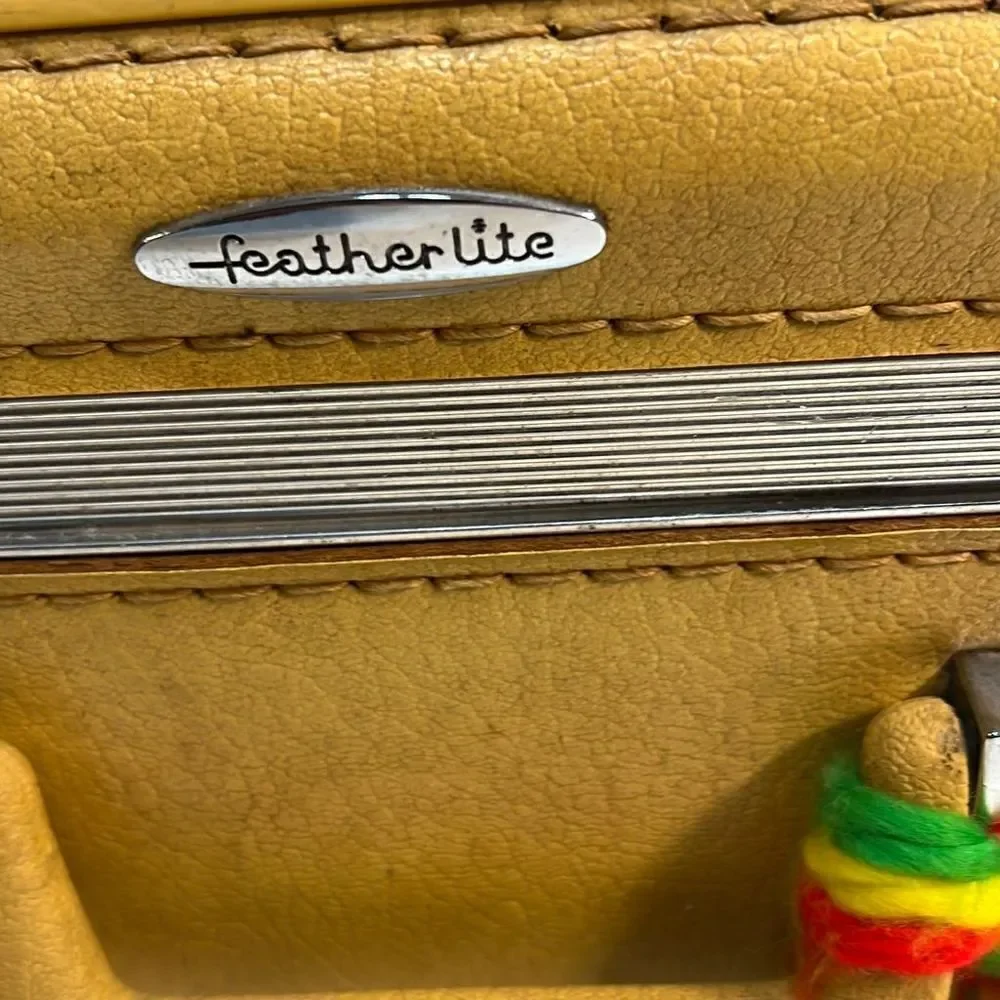 ‎featherlite vintage hippie luggage